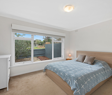 Family home in the perfect location - Photo 2