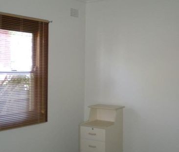 NEAT AND TIDY ONE BEDROOM FLAT - Photo 4