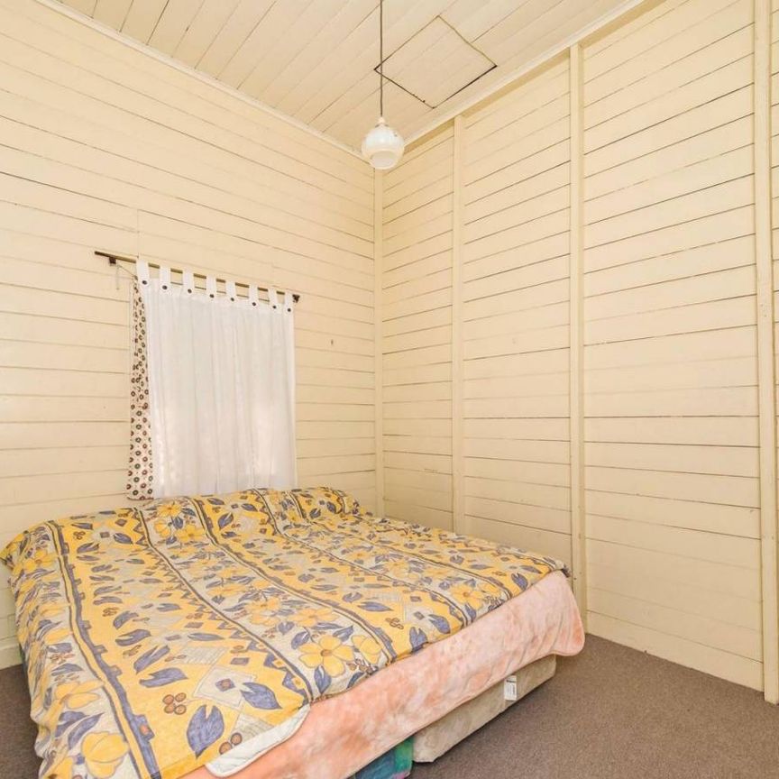 2 Bedroom + Sleep Out House Close to CBD. - Photo 1