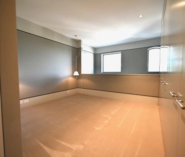 Luxury Loft Living with Private Terrace and Home Office - Photo 3