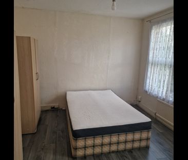 4 Bed Terraced House, Kingsdown Road, E11 - Photo 4