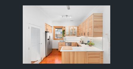 CAPTIVATING CALIFORNIAN BEAUTY - Photo 3