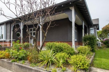 Tidy bedroom in shared housing! - Photo 3