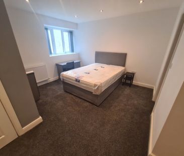 4 Bed - Flat 1, 47 Clarendon Road, Woodhouse, Leeds - LS2 9NZ - Stu... - Photo 4