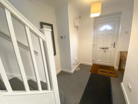 3 bedroom terraced house to rent - Photo 4
