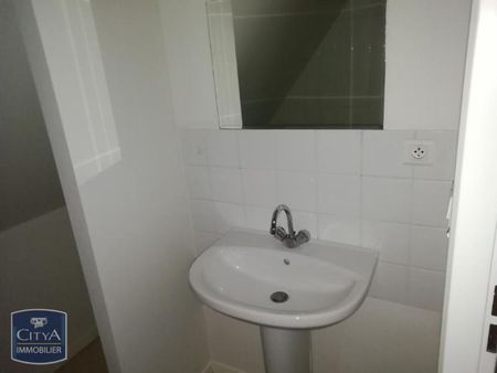 Location Appartement 3 pièces 62m² ST AMAND MONTROND 18200 - Photo 3