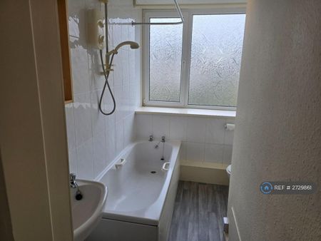 3 bedroom flat to rent - Photo 5