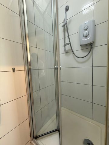 Self Contained studio flat close to ilford station- 850£ - Photo 5
