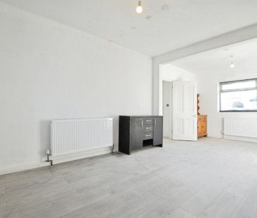 3 bedroom detached house to rent - Photo 2