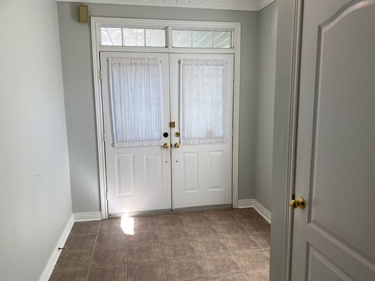 For Lease - 87 Estate Garden Drive, Richmond Hill, Ontario - Photo 1