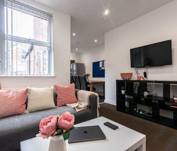 6 Bed Terraced House, Rothesay Avenue, NG7 - Photo 1