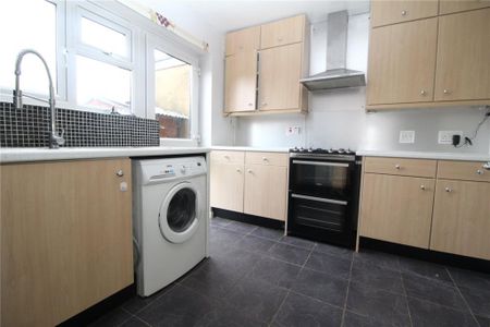 4 bedroom terraced house to rent - Photo 3