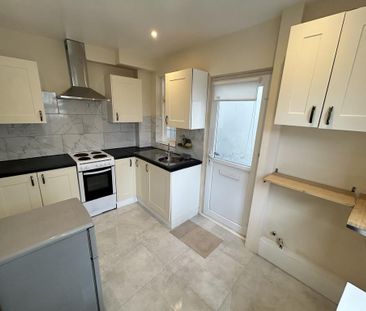 2 bedroom end of terrace house to rent - Photo 4