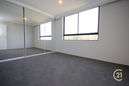 Luxury North-Facing Apartment – Renovated with High-End Finishes - Photo 3