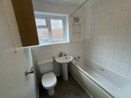 2 bedroom maisonette to rent - Photo 2