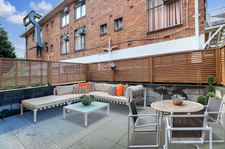 Modern 1 Bedroom Apt with Secure Parking in Great Location - Photo 5