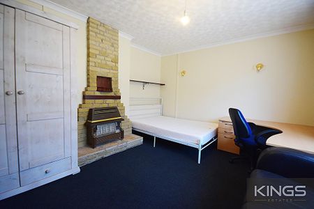 5 bedroom semi-detached house to rent - Photo 3