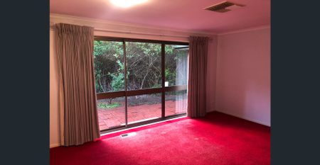 FAMILY HOME LOCATED IN PRIME WANTIRNA SOUTH LOCATION - AVAILABLE NOW! - Photo 5