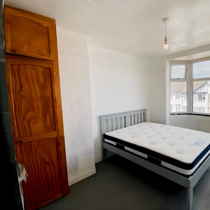Room2 - Photo 1