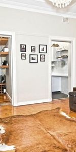 Classic Art Deco Apartment In Sought After Location - Photo 3