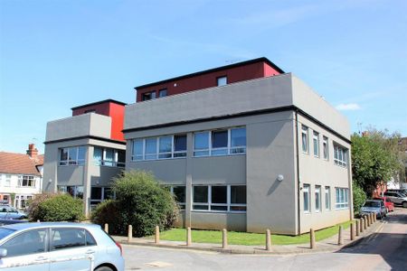 2 bedroom apartment to rent - Photo 2