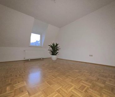 Altbau-Charme: 4,5 Zi. mit Echtholzparkett & sep. Home-Office-Zimme... - Photo 3