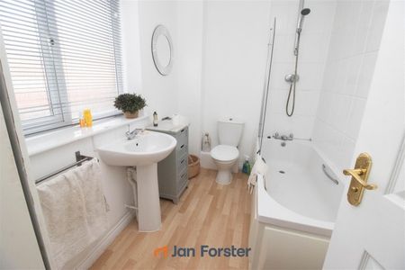 2 Bedroom House - Photo 5