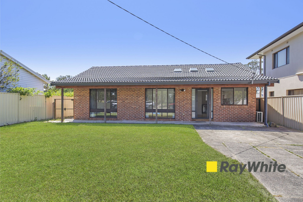 Light Filled Home Close to Berkeley Vale Public School - Photo 1