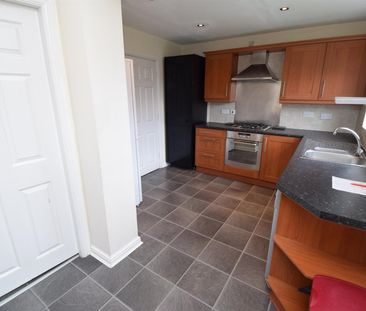 Boundary Drive, Wakefield - Photo 2