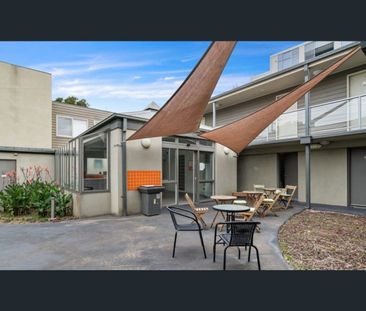 Furnished studio apartment on the top floor (more secure and bigger... - Photo 5