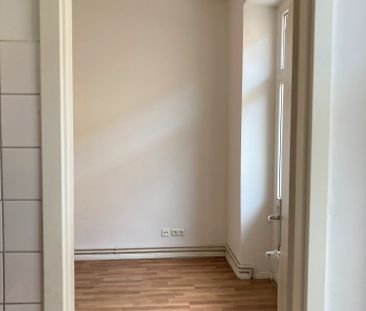 Neue Vinyl-Boden, Balkon, super Schnitt für die 1. eigene Whg! - Foto 1