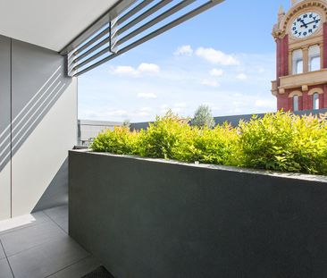 DESIGNER APARTMENT IN ICONIC DIMMEY'S BUILDING - Photo 6