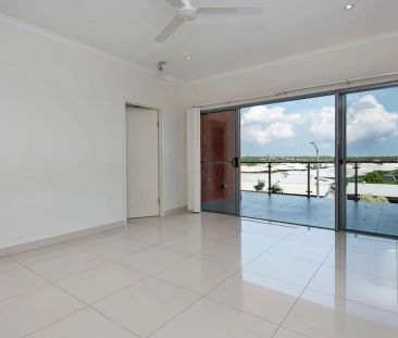 Stunning 3-bedroom unit is available for lease! - Photo 2