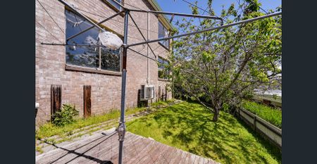 Four bedrooms and one Bathroom house in Lindisfarne Available NOW - Photo 5