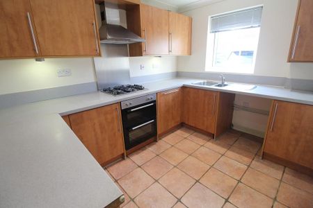 3 bedroom semi-detached house to rent - Photo 4