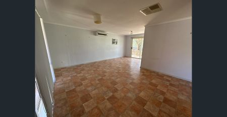 Neat 3 Bedroom Home - Photo 2