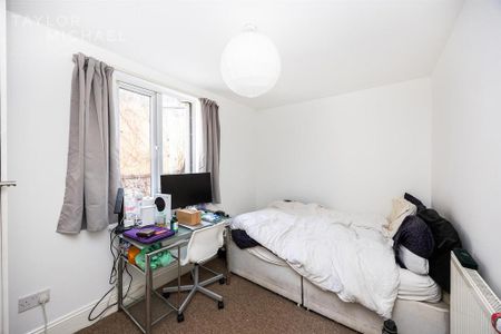 4 bedroom terraced house to rent - Photo 2