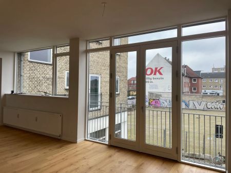 Lys og rummelig 3-værelses lejlighed på 1. sal - Photo 4