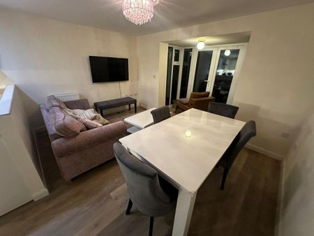 4 bedroom detached house to rent - Photo 4