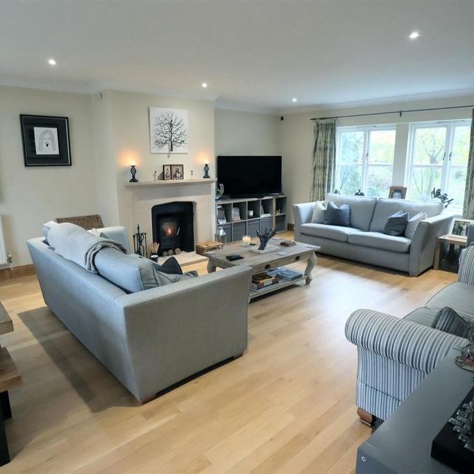 5 bedroom detached house to rent - Photo 1