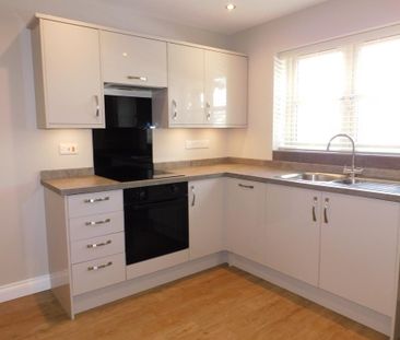 3 bedroom semi-detached house to rent - Photo 6