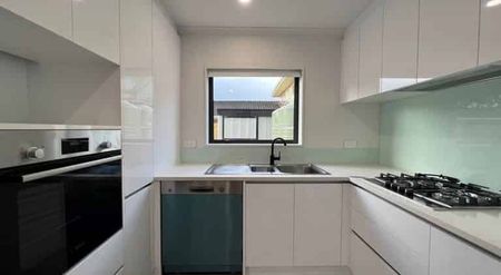 5/27 Wentworth Avenue, Papatoetoe, modern 3 bedroom - Photo 2