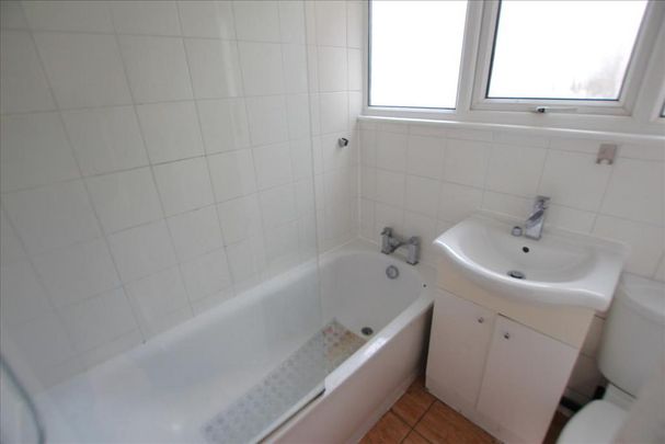 4 bedroom terraced house to rent - Photo 1