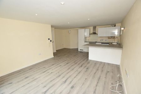 2 bedroom ground floor flat to rent - Photo 3