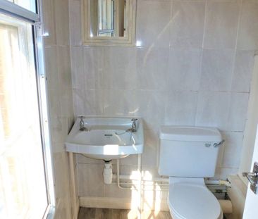 15-17 Market Place - Photo 2