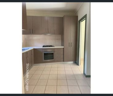 3 BEDROOM TOWNHOUSE IN A PRIME LOCATION - Photo 2