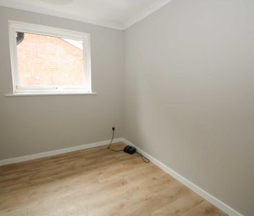 2 bed Flat for rent - Photo 4