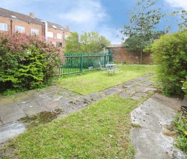 Monkswood Avenue, Leeds - Photo 1