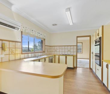 Spacious Family Home with Beautiful Outlook - Photo 2