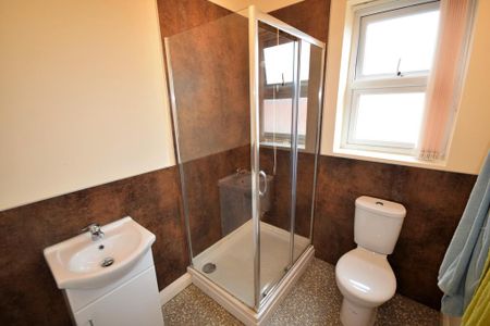 1 bedroom in a house share to rent - Photo 5